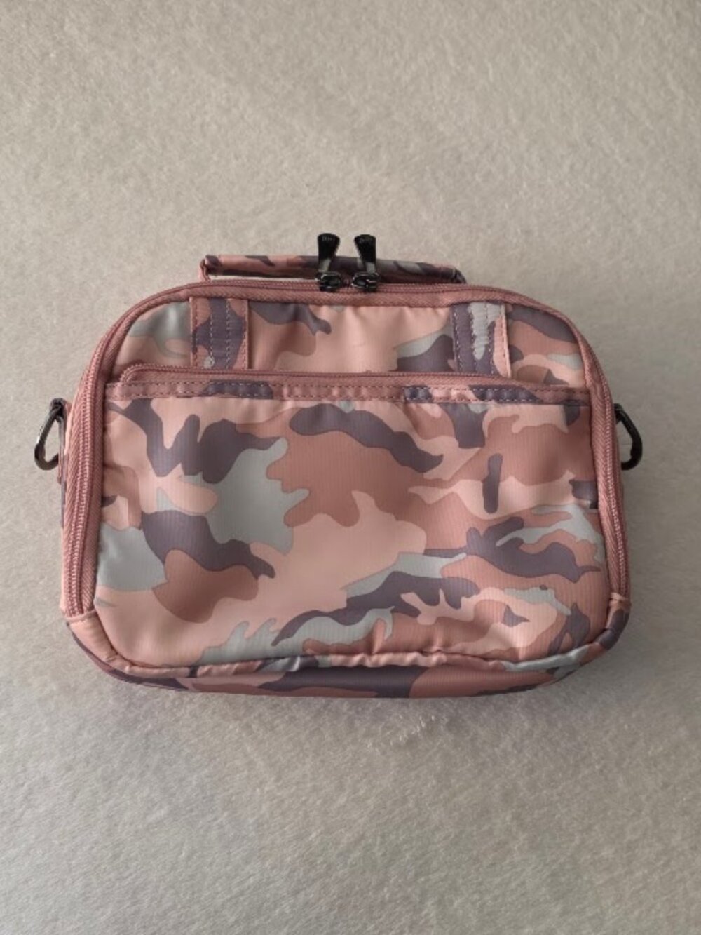 Lug CAMO ROSE Roundabout XL Crossbody - Picture 11 of 12